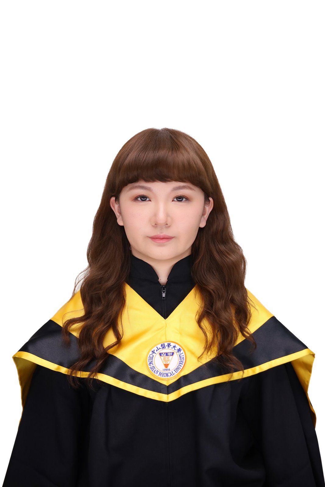 台中畢業證件照 學士服白底半身 自然精修 莎朗嘿yo