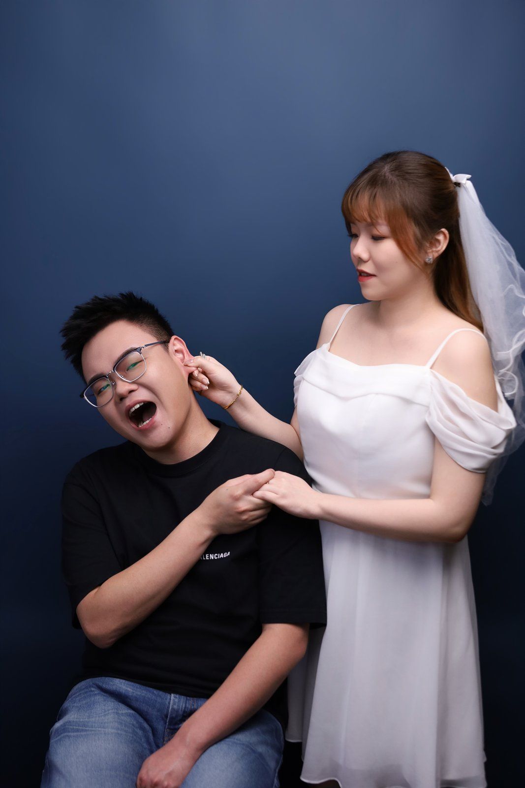 台中結婚登記寫真 頭紗情侶搞怪互動 莎朗嘿yo
