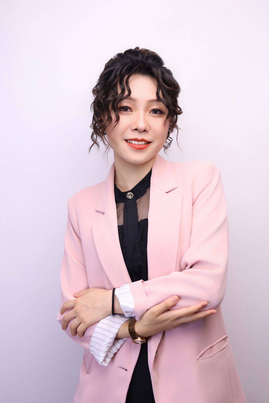 台中商務形象照 粉色西裝外套女士半身 莎朗嘿yo